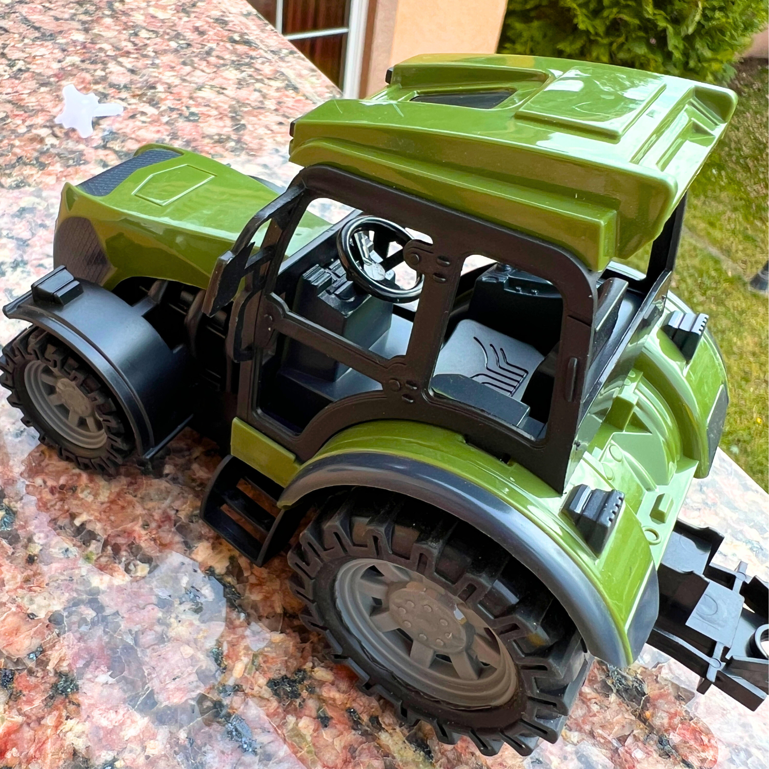 Traktor na daljinsko upravljanje