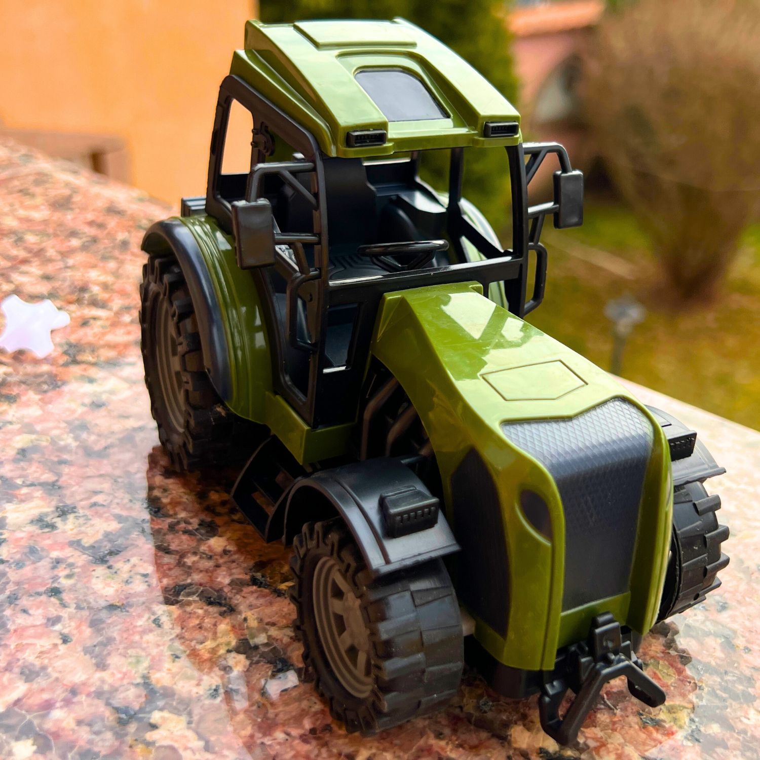 Traktor na daljinsko upravljanje