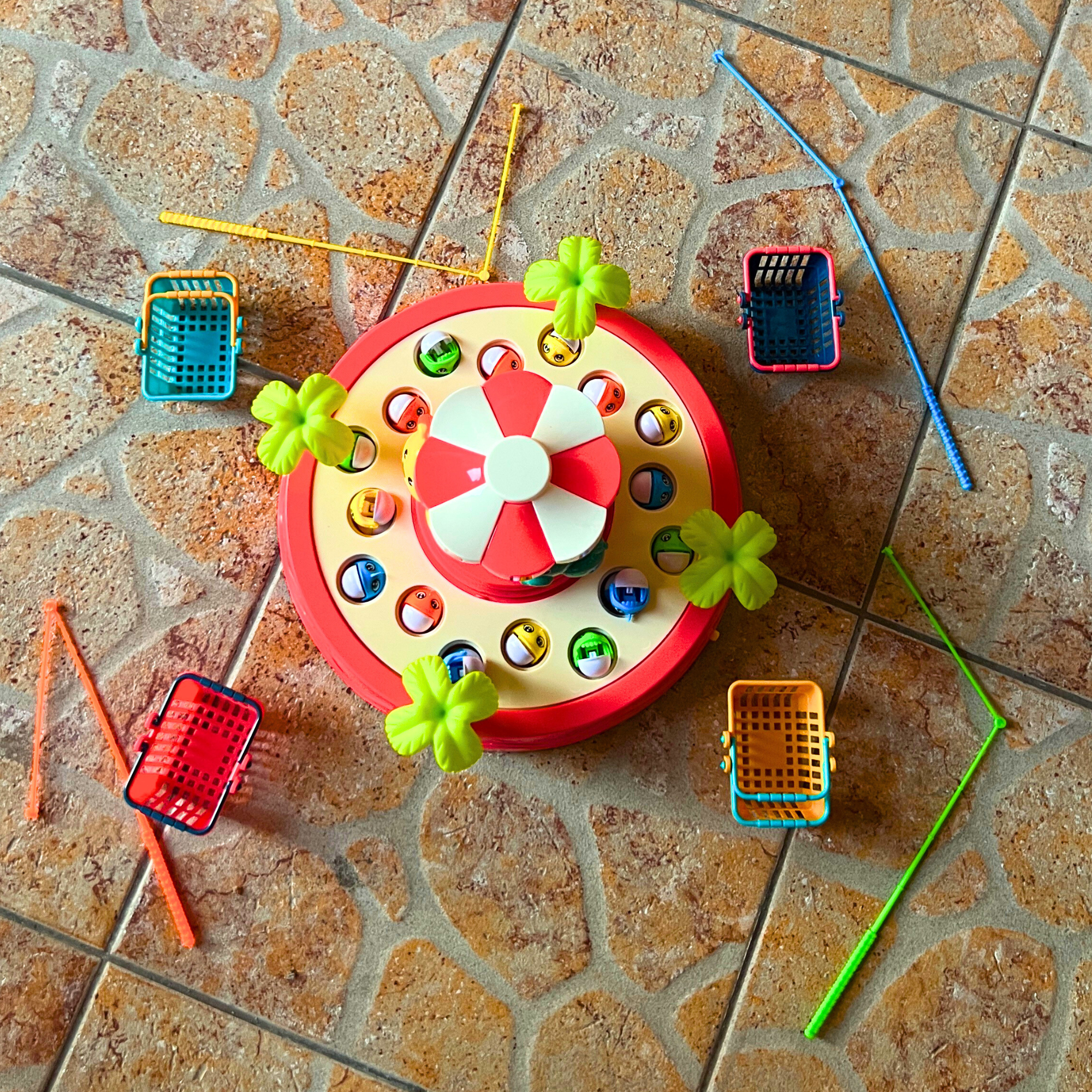 Zabavna Igra - Pecanje ribica + POKLON 4 PECALJKE